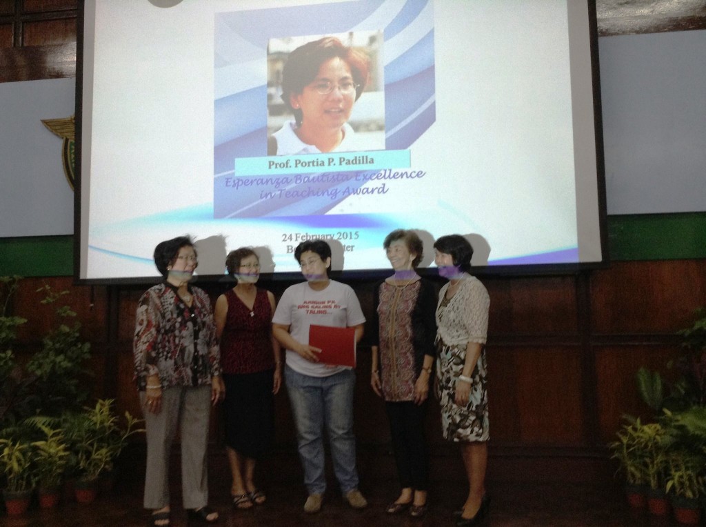 Professor Padilla (center) receives the Esperanza Bautista Excellen in Teaching Award