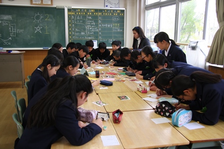 Japanese students  participate in the demo teaching